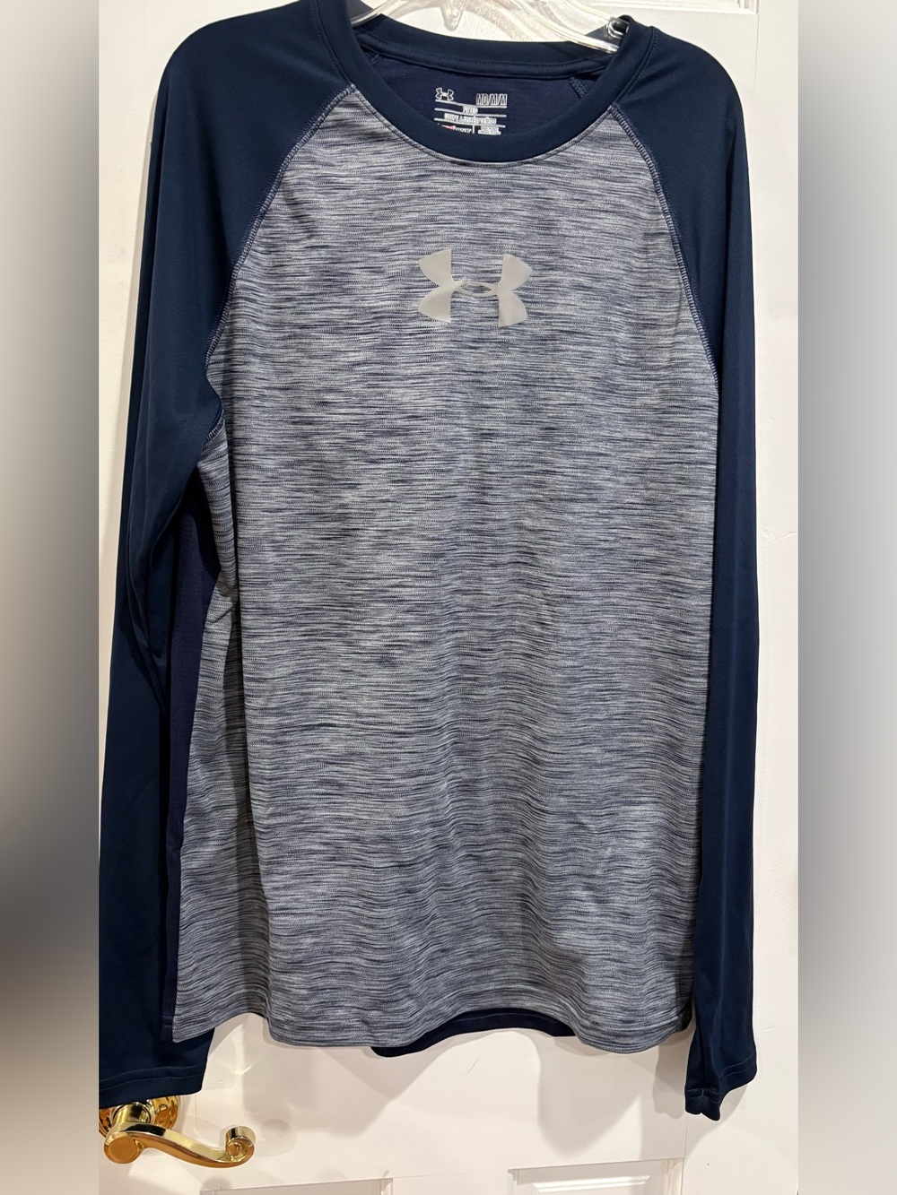 Men’s Under Armour Navy & Heather Gray Long Sleeve Athletic Shirt. Size M